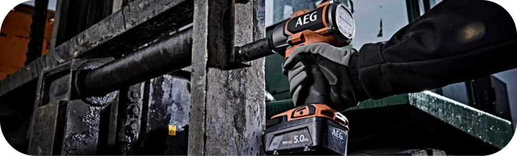 Boulonneuse à choc AEG en utilisation